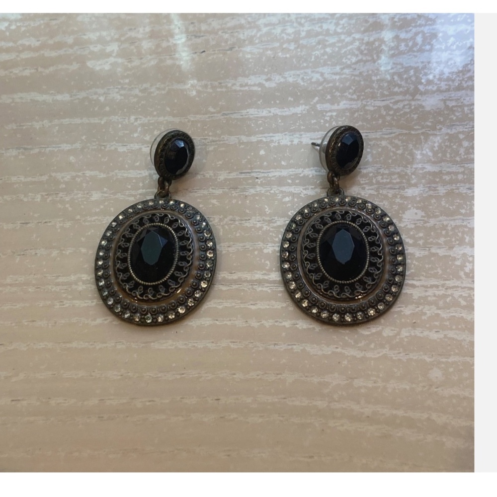 Vintage looking black earrings with light blue/green border